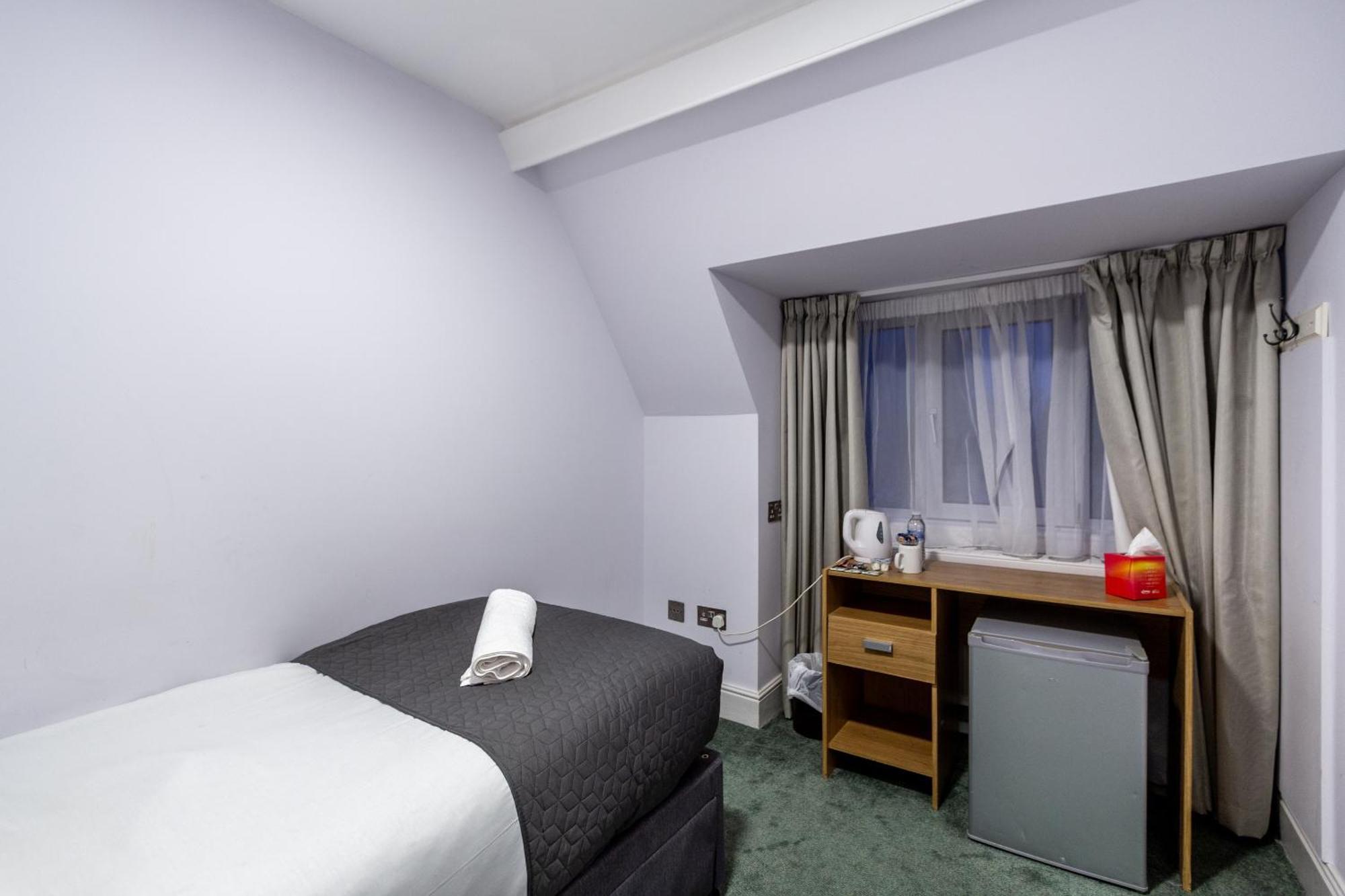 London Gatwick Inn Exterior photo